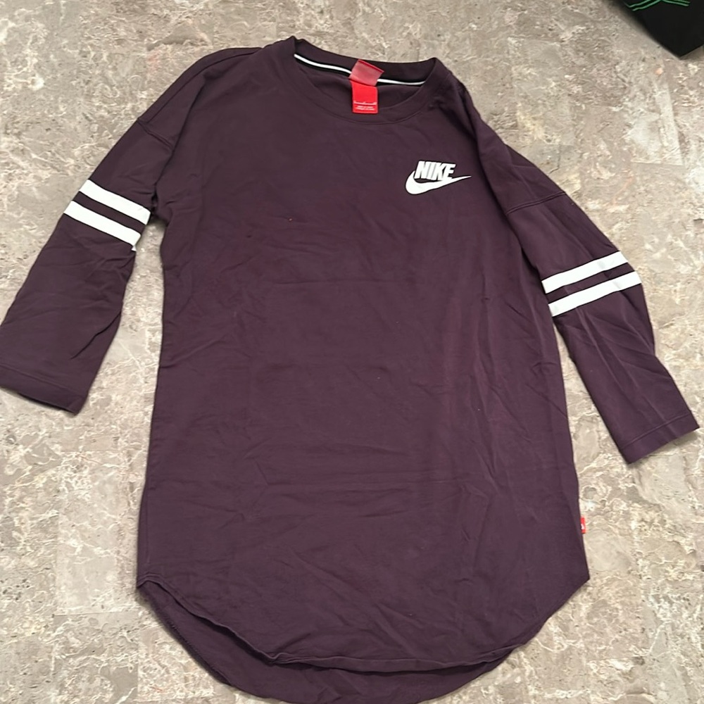 Women’s Nike shirt